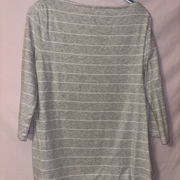 Elegant Gray Striped Long Sleeve Top - Picture 4 of 7